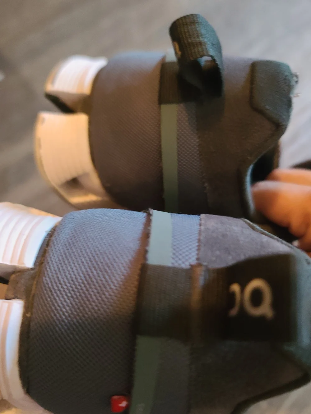 On Running Men's Teal and Black Cloud-Style Sneakers
